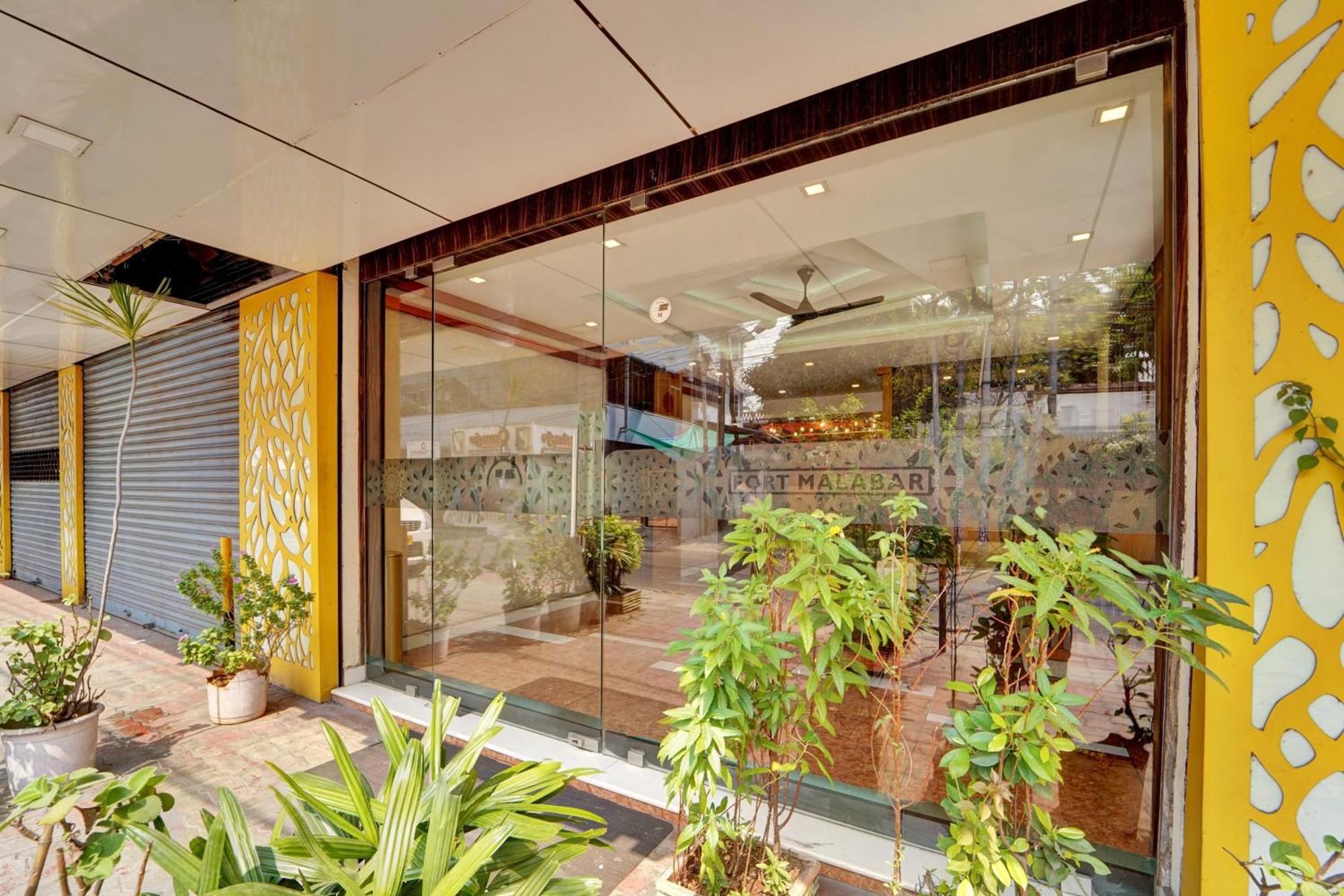 ホテル Super Townhouse Ernakulam North Kochi エクステリア 写真