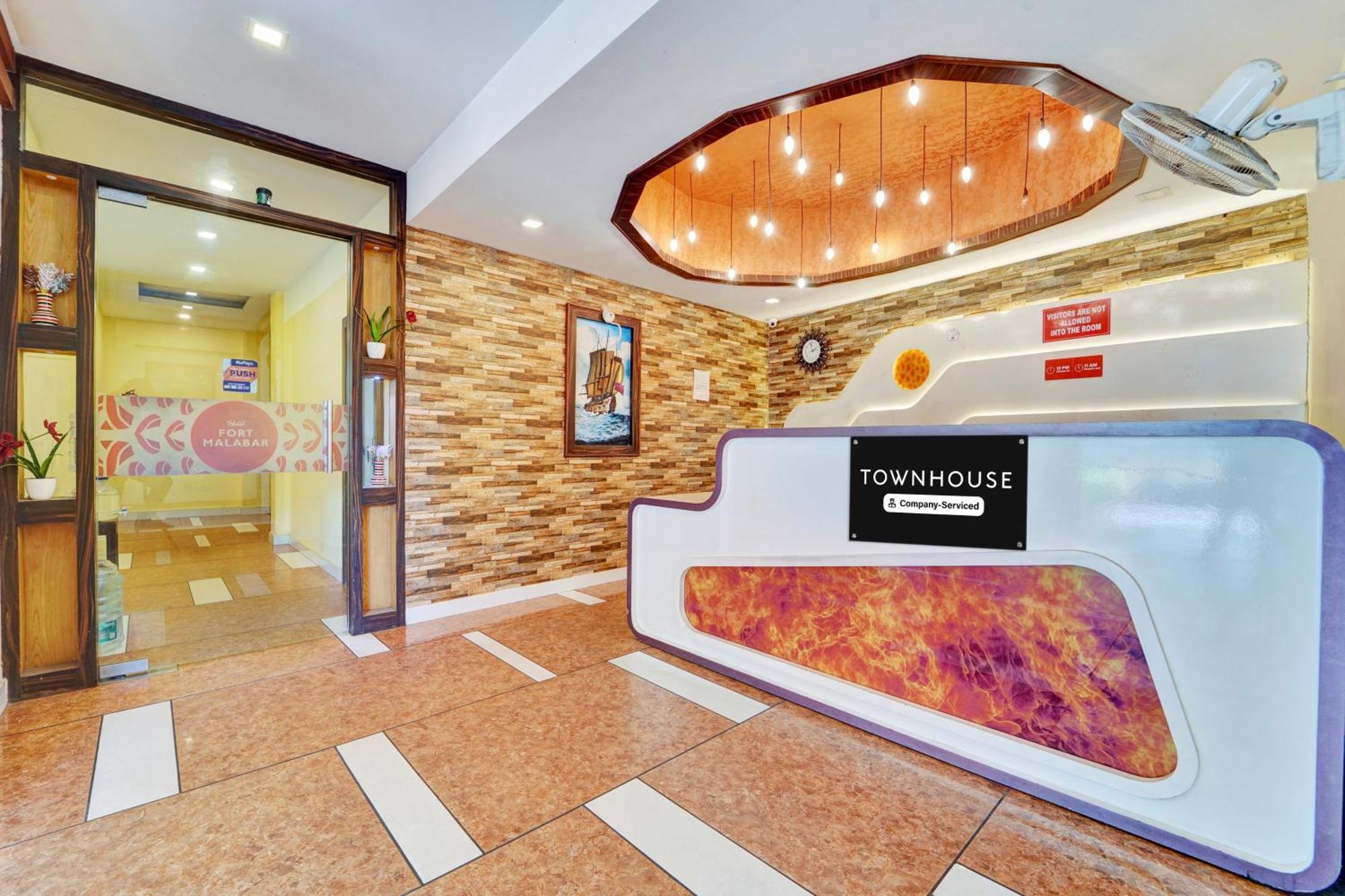 ホテル Super Townhouse Ernakulam North Kochi エクステリア 写真
